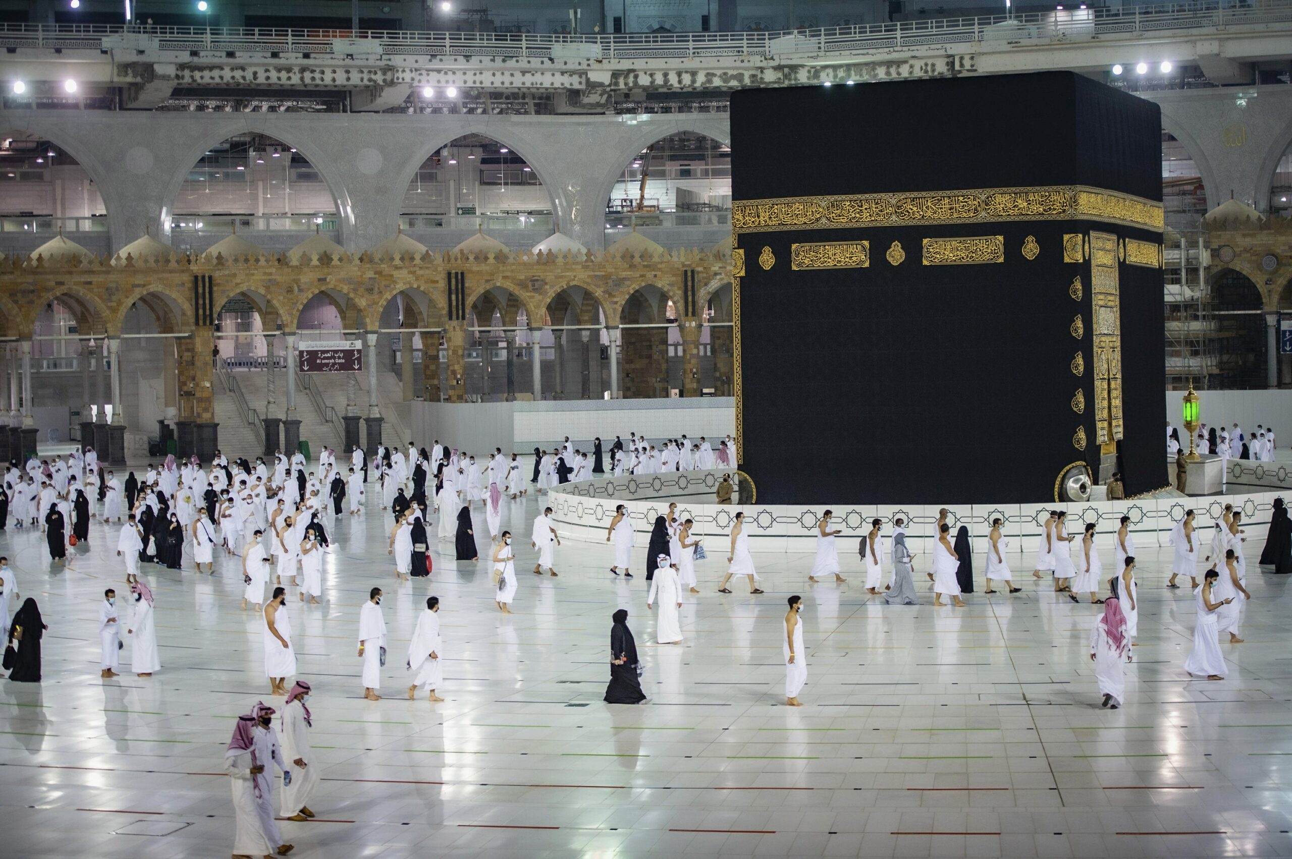 Pilgrims return to Mecca on Sunday after Saudi authorities partially