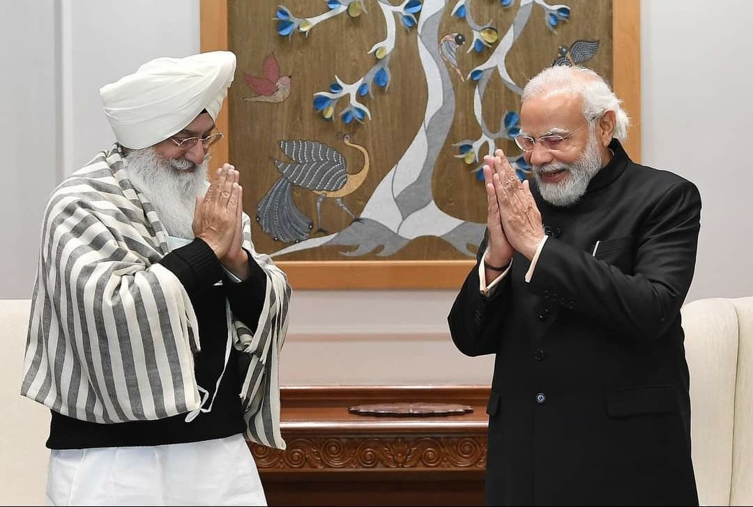 On Punjab Visit Eve, PM Modi Meets Beas Dera Chief - Hello Tricity